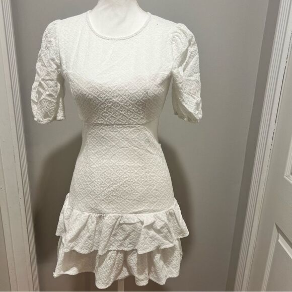 HELLO MOLLY DREAM WITH ME WHITE LACE MINI DRESS WITH OPEN BACK SIZE MEDIUM - Picture 12 of 14